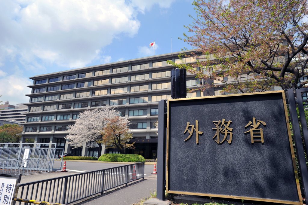 日本外務省26日公布2023年度「有關外交的國內輿論調查」。(圖：日本外務省臉書)