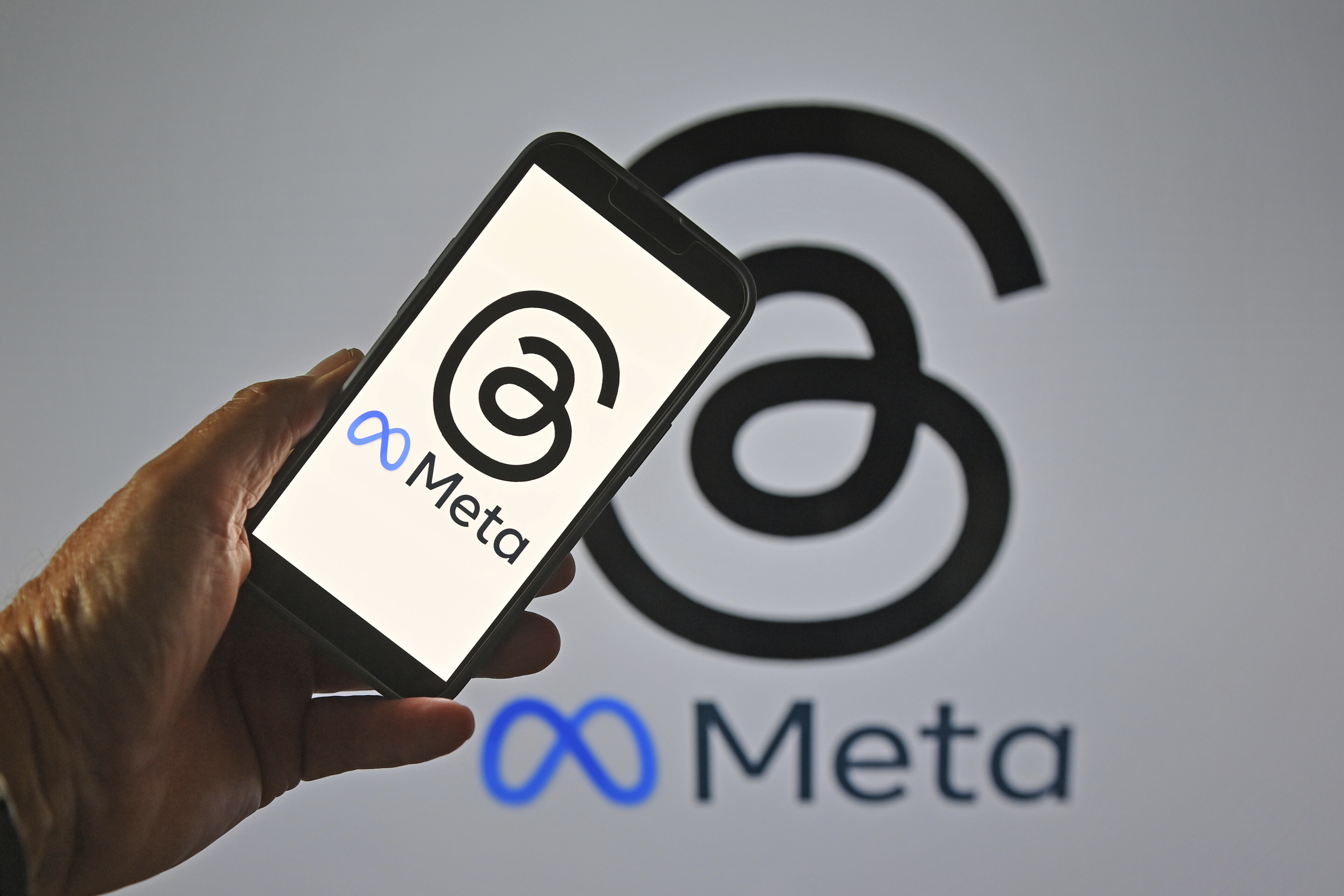 Meta24日宣布，開始陸續在台灣與全球逐步推出Threads廣告。(美聯社/達志影像)