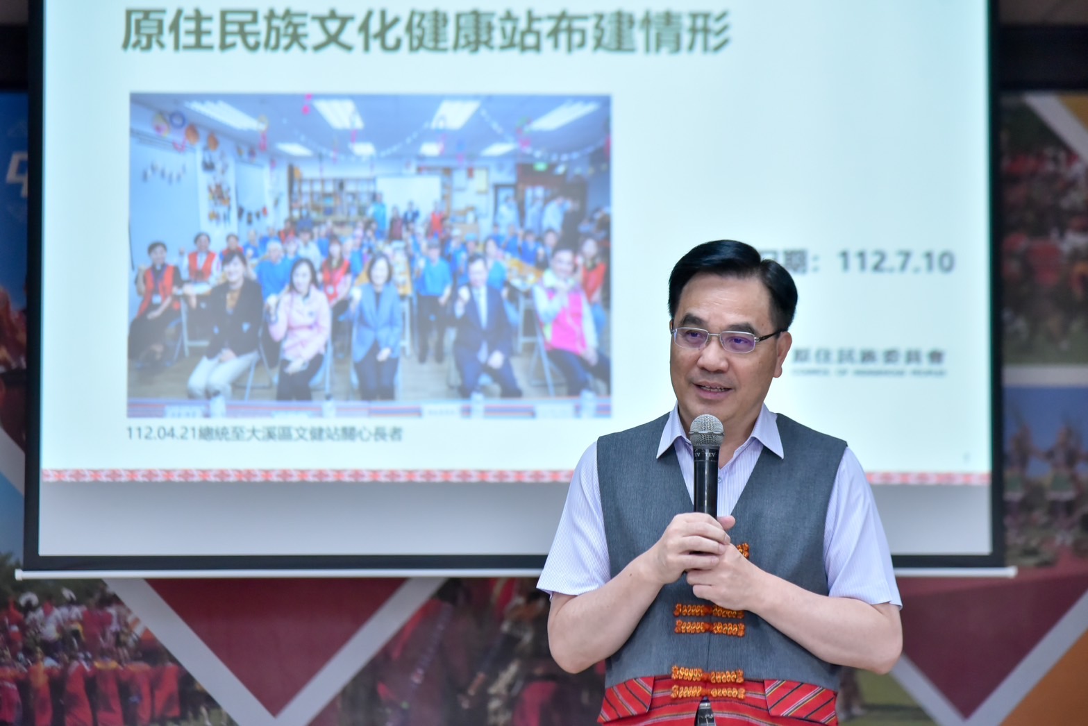 原民會主委夷將‧拔路兒Icyang‧Parod今天(10日)簡報原住民族文健站布建情形。(原民會提供)