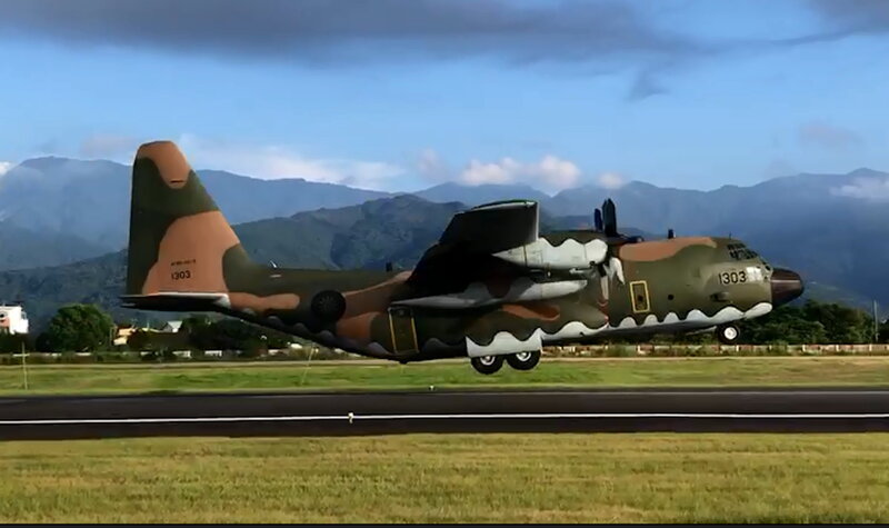 漢光演習將首次規劃F-16V（Blk20）、C-130H兩型機起降台東豐年機場，並進行整補演練，11日預演C-130H降落跑道滑行。中央社記者盧太城台東攝  112年7月11日 (圖：中央社)
