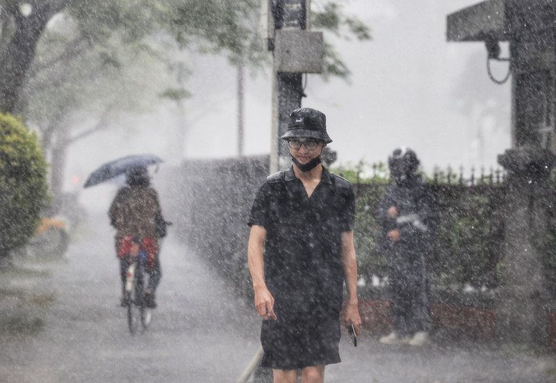 中南部仍有陣雨或雷雨 北東高溫36度午後雷陣雨。 (圖：中央社)