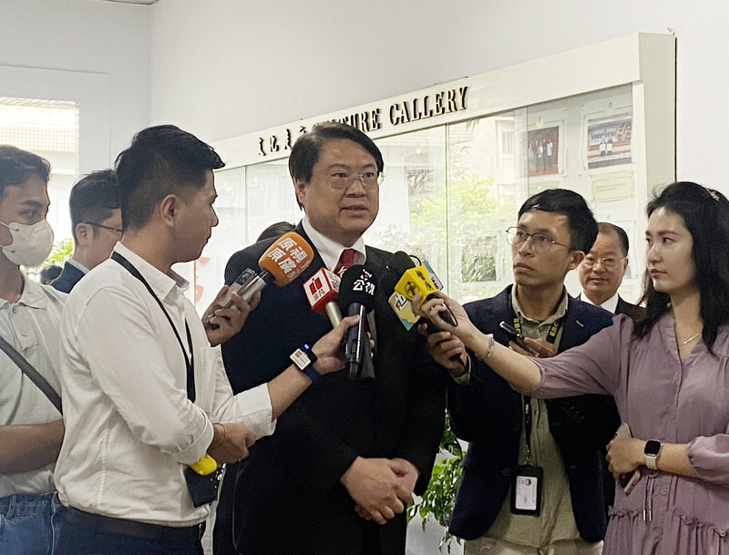 內政部長林右昌(中)。(資料照/圖：中央社)