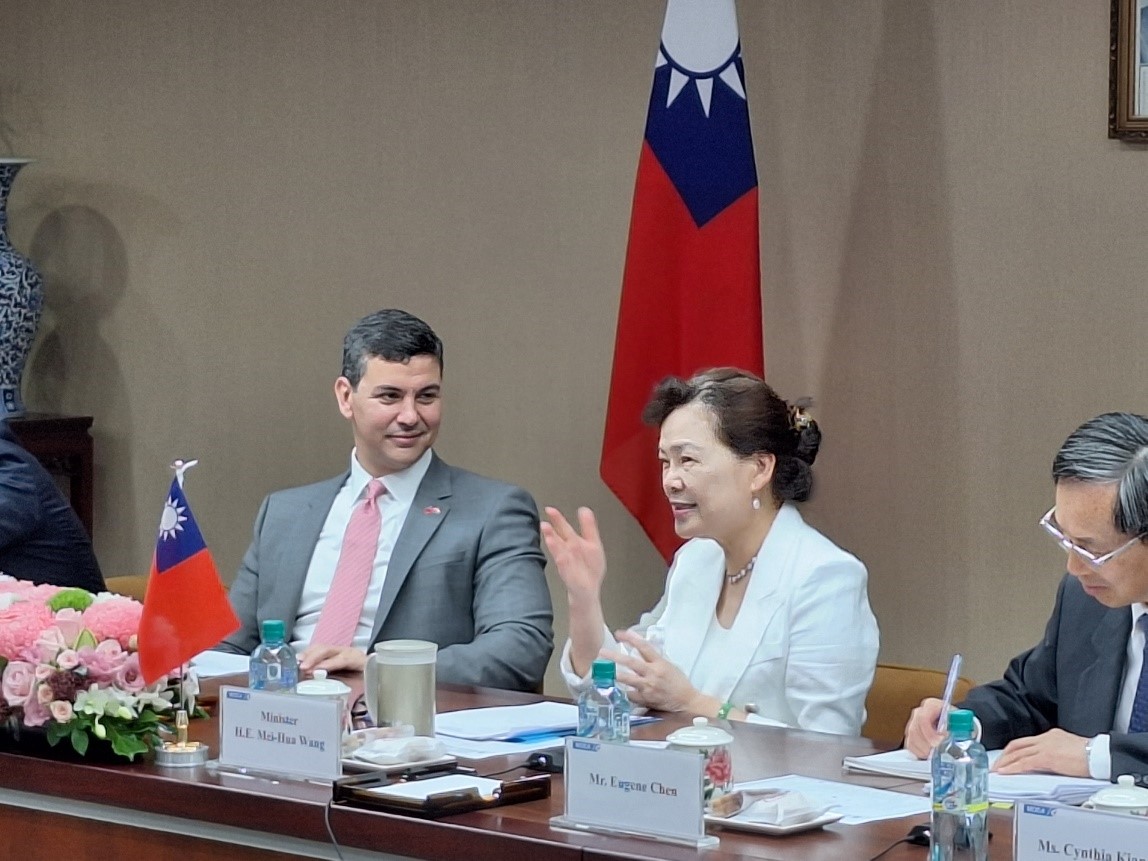 台巴建交66週年，巴拉圭總統當選人潘尼亞(Santiago Peña Palacios)12日拜會經濟部長王美花。(圖:經濟部)