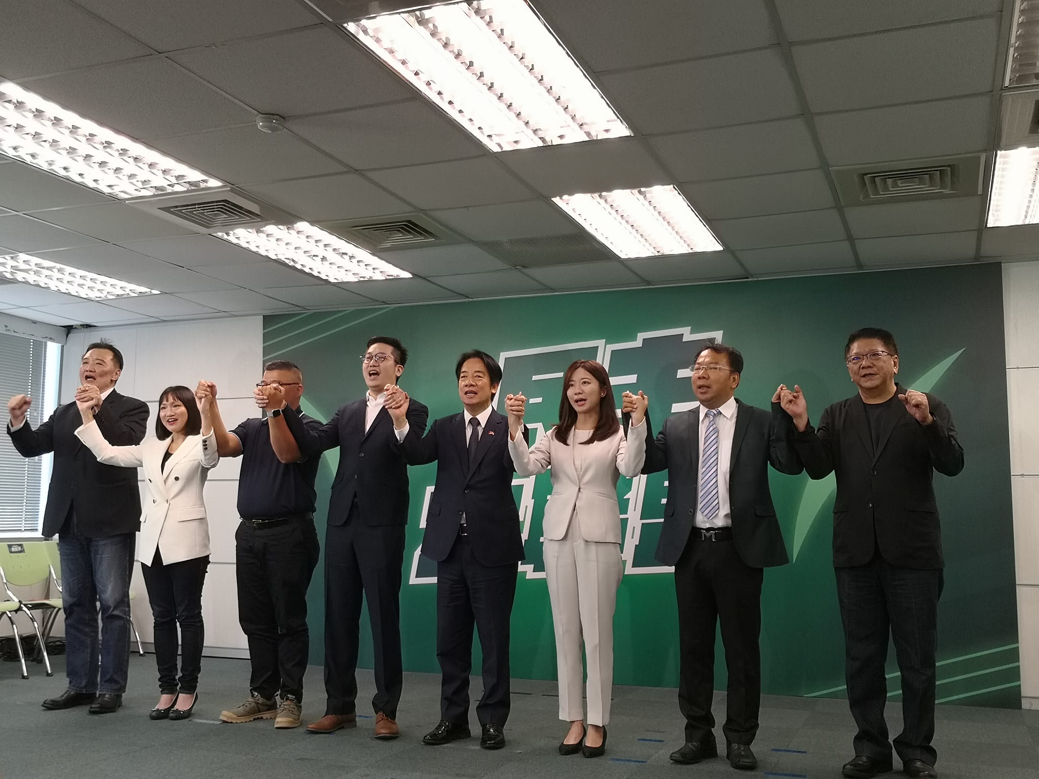 民進黨12日徵召國際部主任謝佩芬、青年部副主任謝子涵與在地市議員謝志忠等5人參選立委。(劉玉秋 攝)