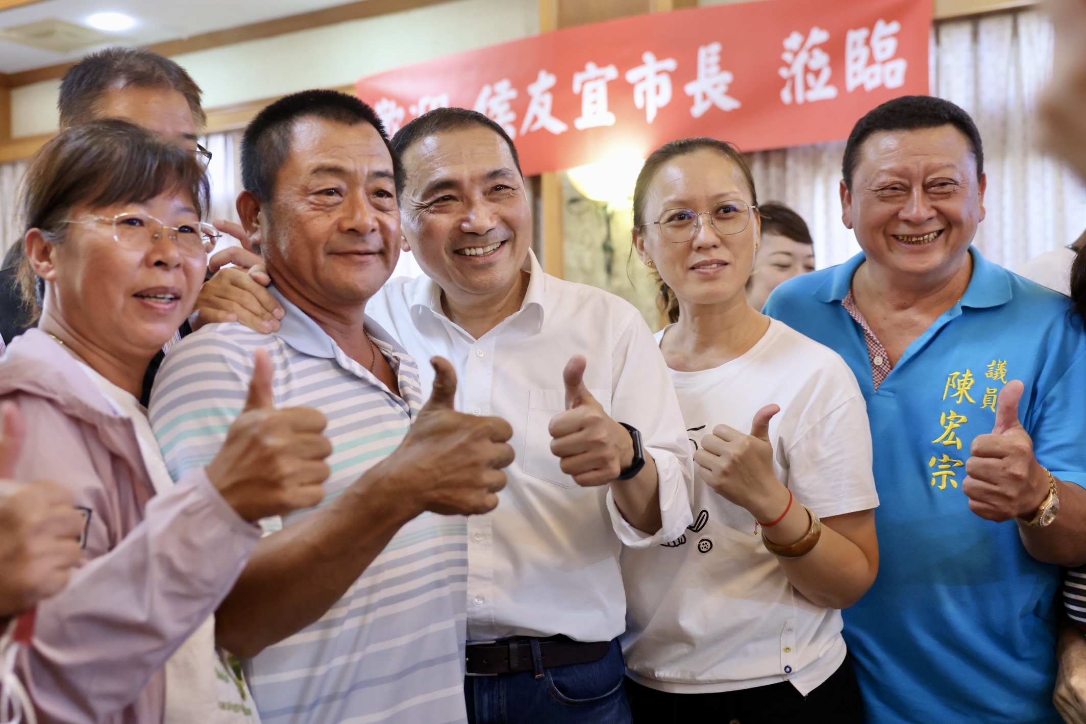 國民黨總統參選人侯友宜今天(12日)到台東，與台東各界代表交流，並拜訪縱谷鄉鎮首長。(侯友宜競選辦公室提供)