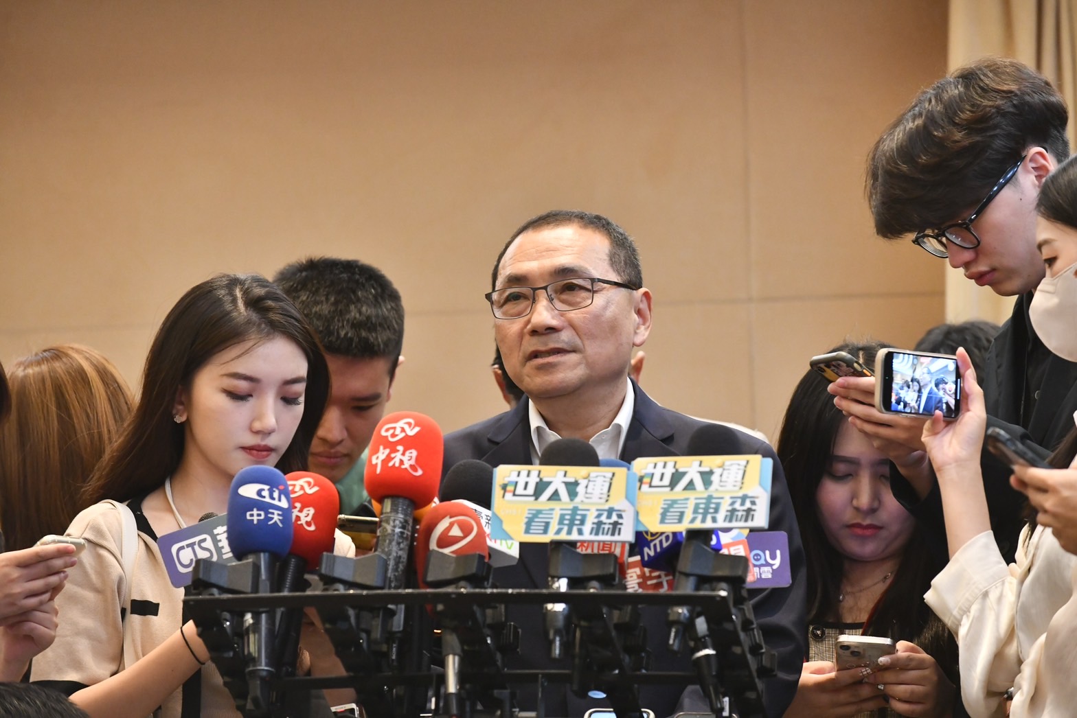 新北市長侯友宜12日到台東，可望與鴻海集團創辦人郭台銘同框，兩人是否破冰引發關注。(王韋婷攝)