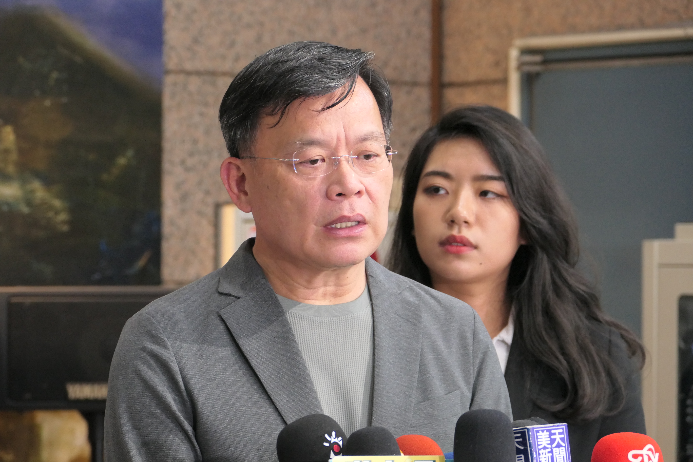國民黨文傳會主委林寬裕今天(12日)在中常會後接受媒體採訪。(趙婉淳攝)