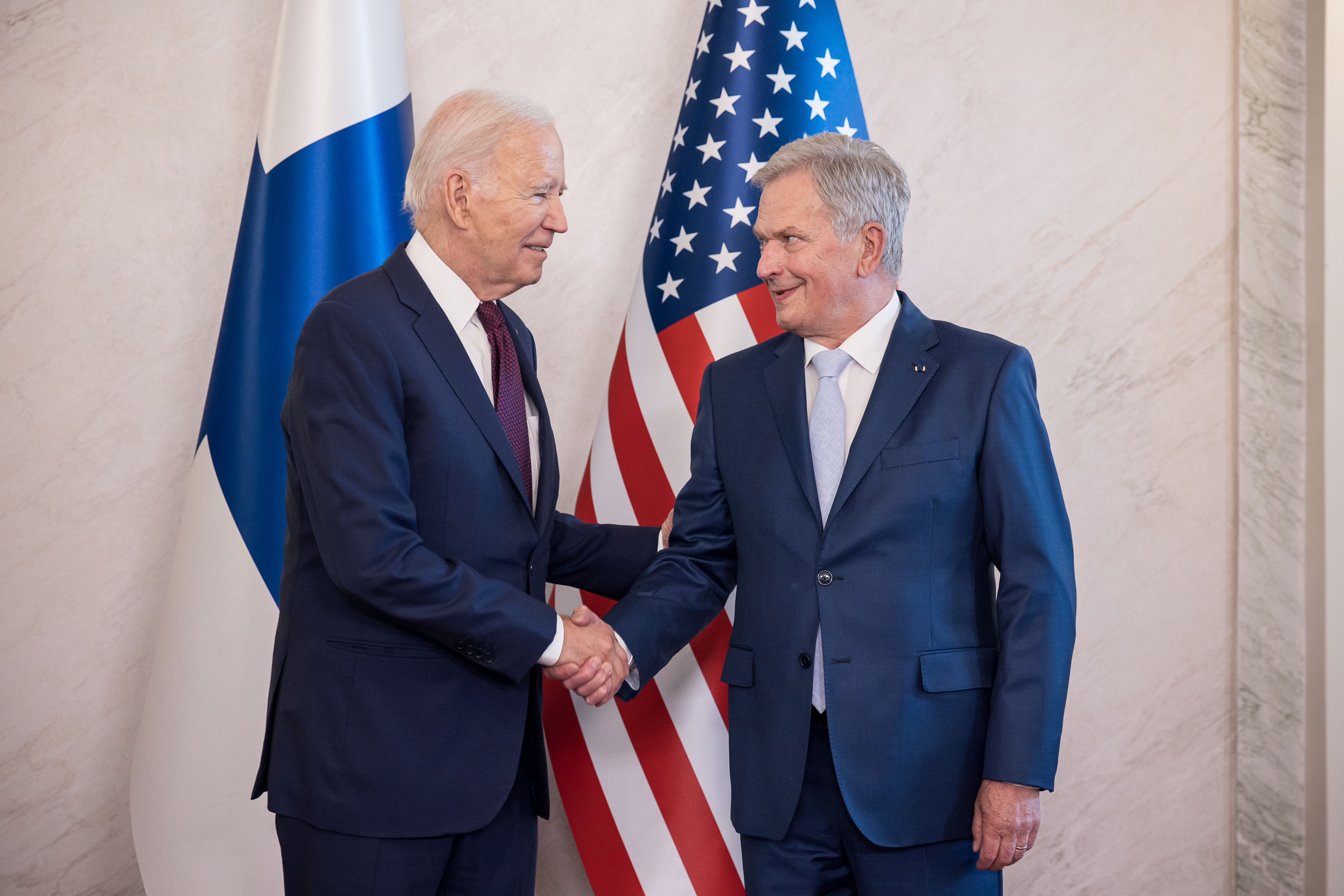 美國總統拜登13日會見芬蘭總統尼尼斯托。 (圖:@niinisto)