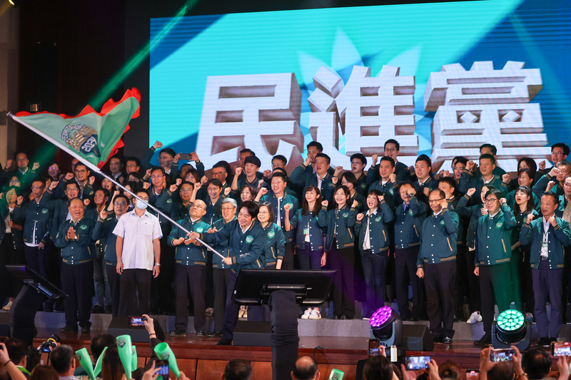 民進黨規劃9月組不分區提名委員會，10月提出名單。圖為民進黨全代會為民進黨總統參選人暨黨主席賴清德(揮旗者)造勢。 (圖：中央社)