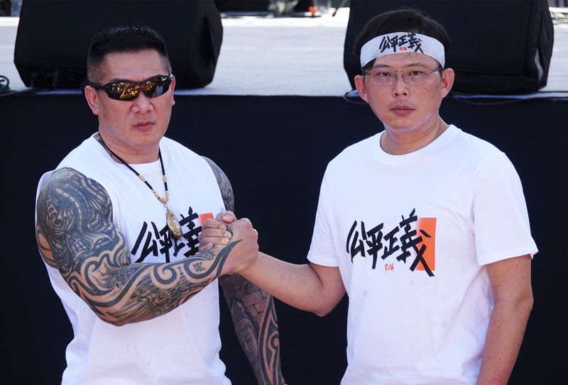 「716公平正義救台灣」凱道大遊行聚集2-3萬民眾走上街頭，主辦人前立委黃國昌與「館長」陳之漢表示，遊行訴求司法正義及居住正義，希望執政黨聽見人民的聲音。 (圖：中央社)