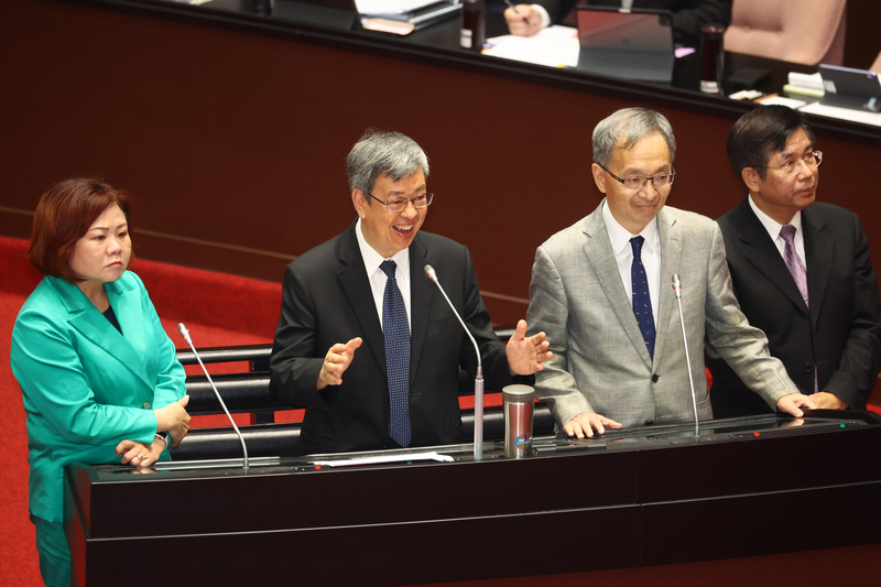 立法院18日舉行臨時會，行政院長陳建仁（左2）赴立法院提出性騷擾防治相關事宜專案報告並備詢，包括勞動部長許銘春（左）、衛福部長薛瑞元（右2）、教育部長潘文忠（右）也列席協助答詢。中央社記者王騰毅攝  112年7月18日 (圖：中央社)