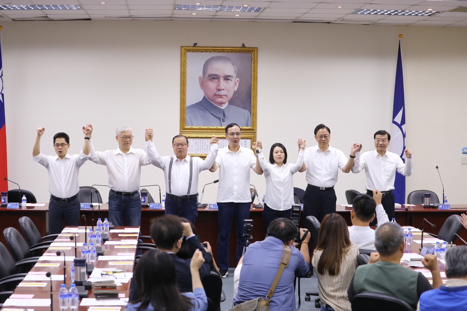 國民黨中常會19日通過第11屆立委選舉第13梯次提名案，桃園市第6選區提名邱奕勝議長辦公室秘書邱若華參選；彰化縣第2選區提名救國團彰化縣團委會主委楊曜聰參選。(國民黨提供)