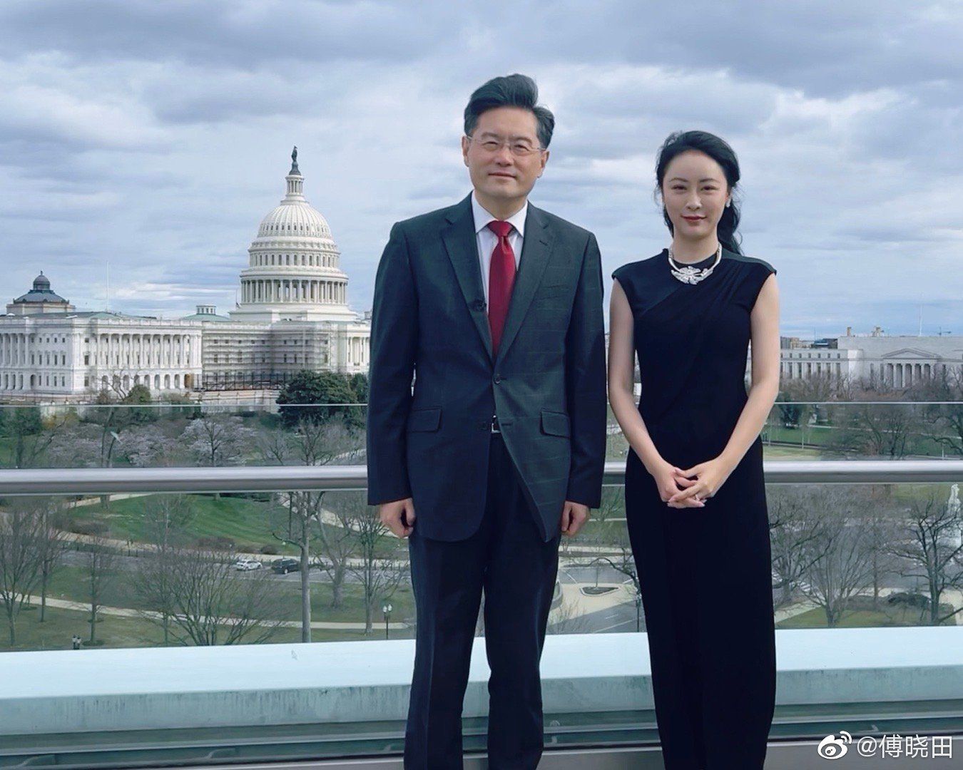 中國外交部長秦剛爆出與《鳳凰衛視》美女主播傅曉田婚外情並有私生子。（微博）
