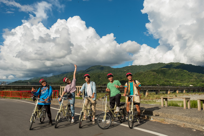 台灣的休閒活動選擇相當多元，且價格相較香港合理許多。圖為觀光局花東縱谷國家風景區管理處今夏推出的電動輔助自行車遊程。 (圖：中央社資料照片)
