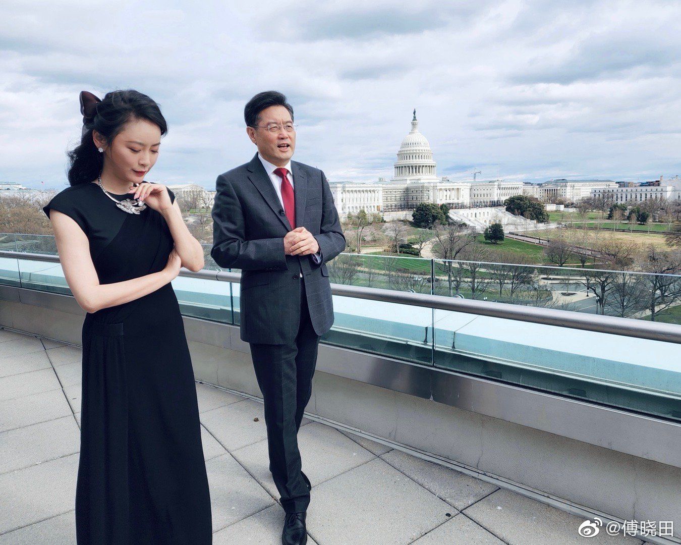 中國前外交部長秦剛爆出與《鳳凰衛視》美女主播傅曉田婚外情並有私生子。（微博）