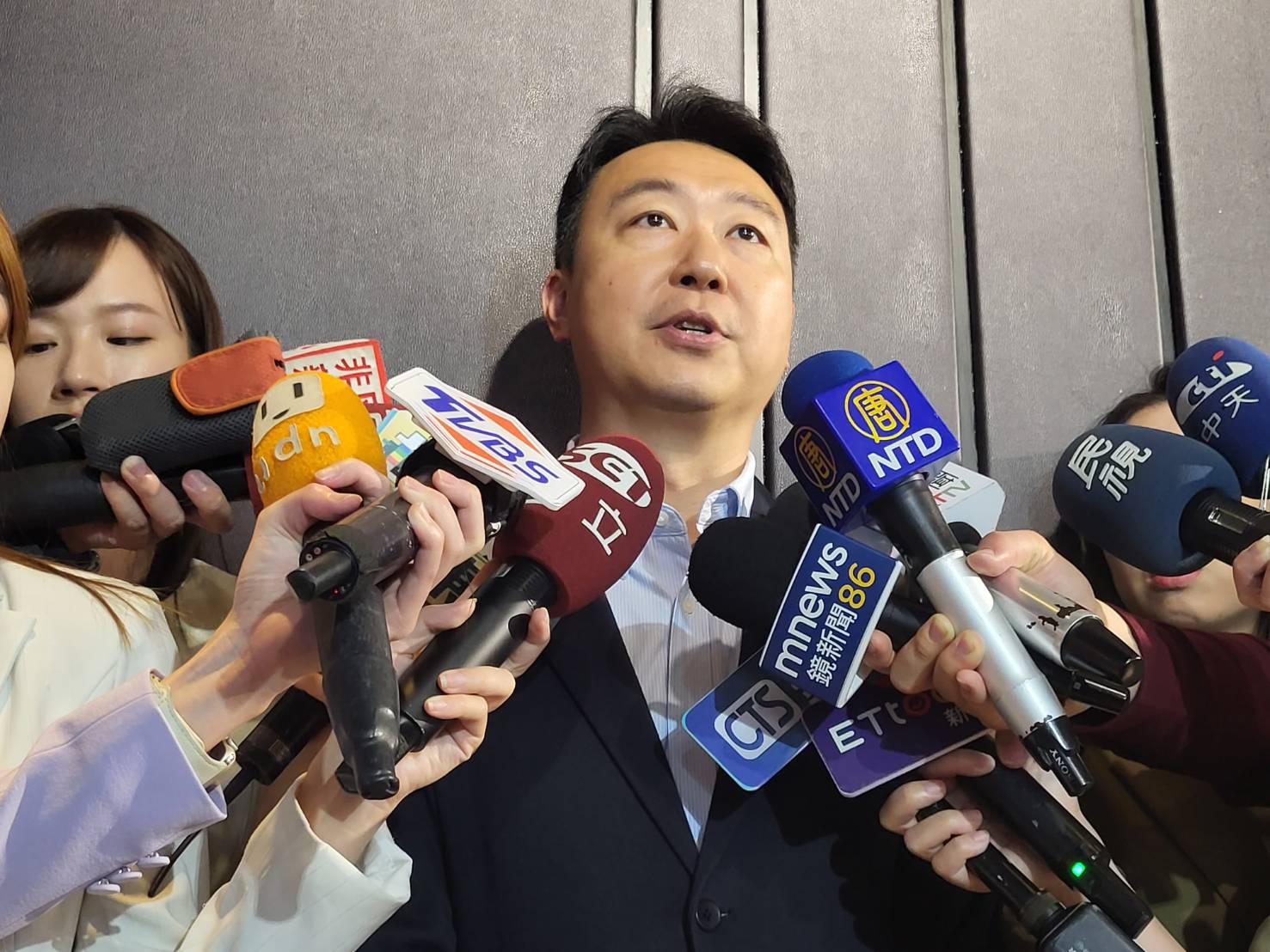 賴清德競辦發言人陳世凱表示，民進黨非首次執政，中華民國依然存在，每年國慶也會有巨幅國旗飛越總統府上空，反觀國民黨認同「九二共識」，才是真的要消滅中華民國。(資料照/劉玉秋 攝)