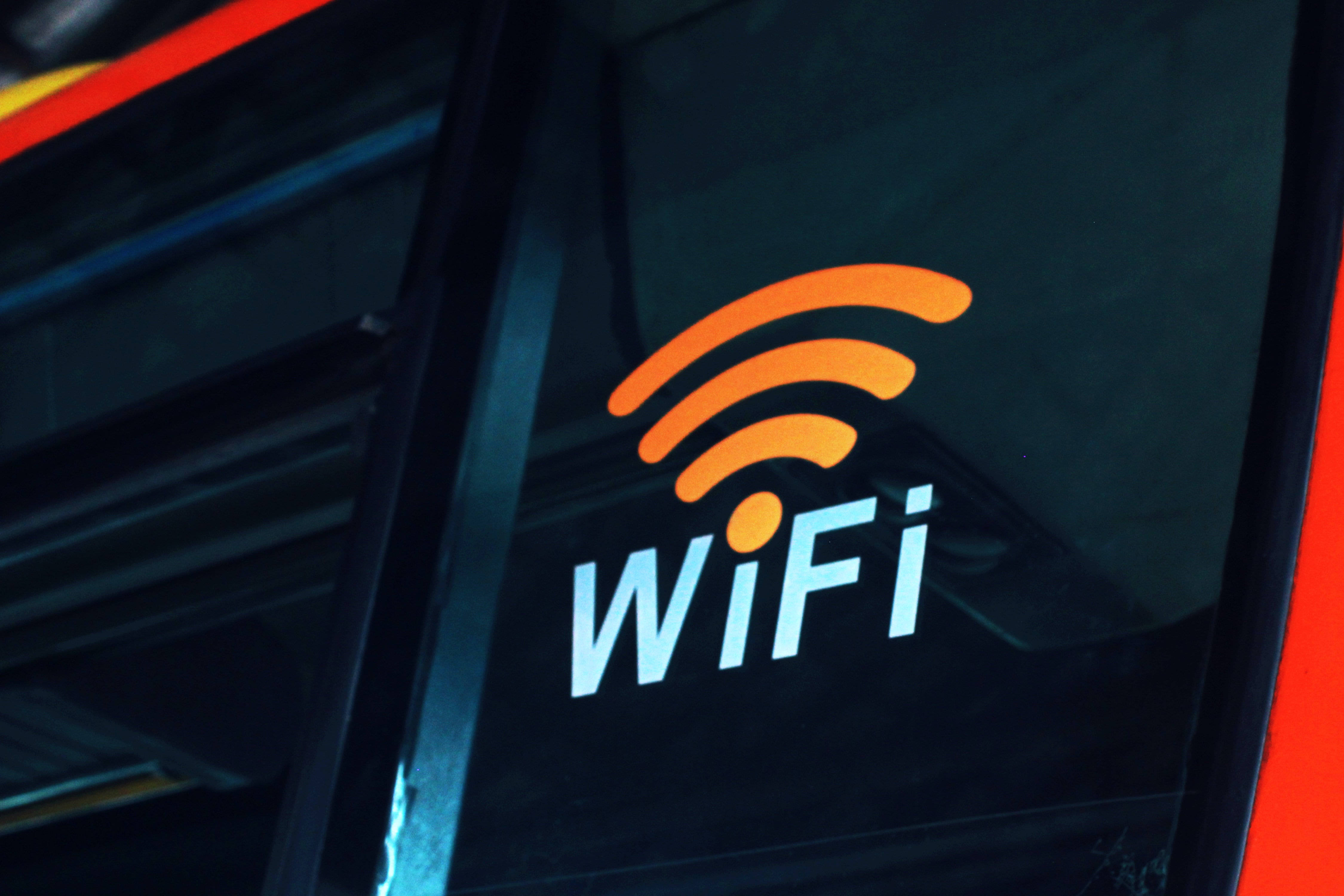 數位發展部規劃開放WiFi 6E新頻段最快8月底開啟，家用網路網速可望再提升。示意圖。(Unsplash)