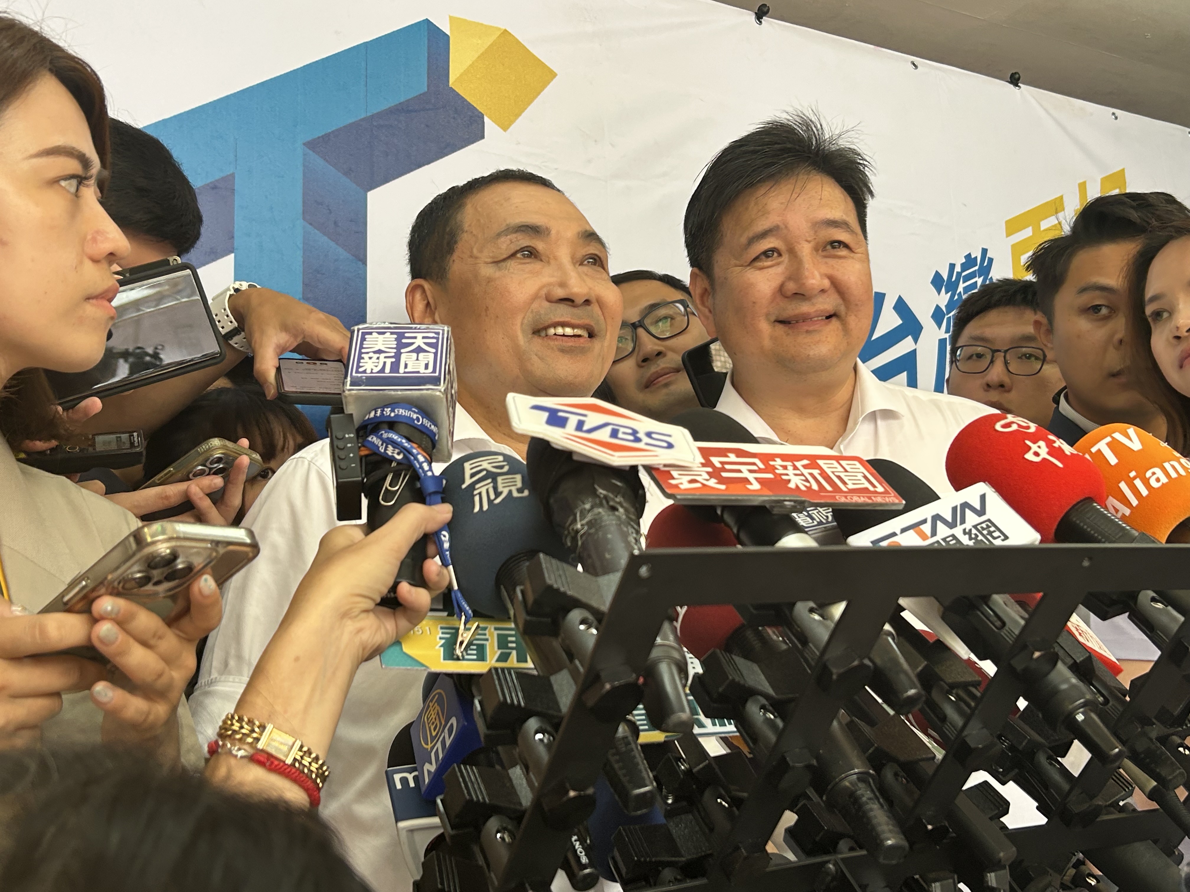 國民黨總統參選人侯友宜今天(23日)出席全代會，正式獲得黨提名，會後接受媒體採訪。(趙婉淳攝)