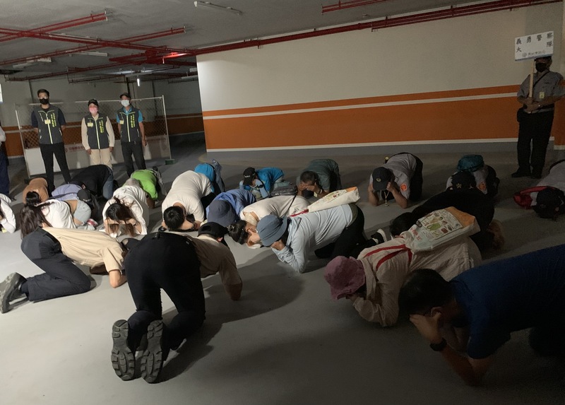 圖為2023年北部7縣市萬安演習，民眾在避難所配合演練。(資料照片/中央社)