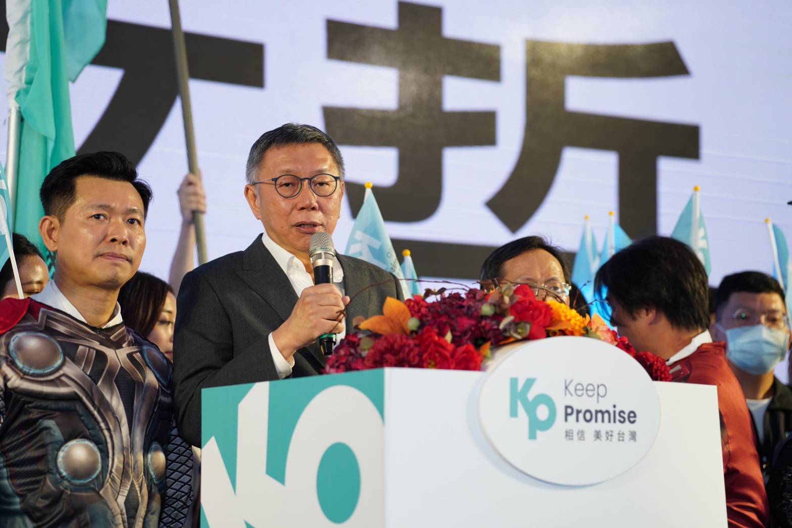 民眾黨主席、總統參選人柯文哲訪星計畫至少要延至9月15日以後再議。(民眾黨提供)