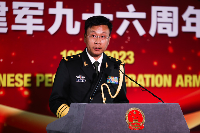 中國外交部長秦剛遭到免職消息才剛傳出，接替秦剛出任中國駐美大使的謝鋒，日前受傷，缺席在中國駐美大使館舉行的中共解放軍建軍節活動，改由中國駐美大使館國防武官劉展主持。(圖：中央社)