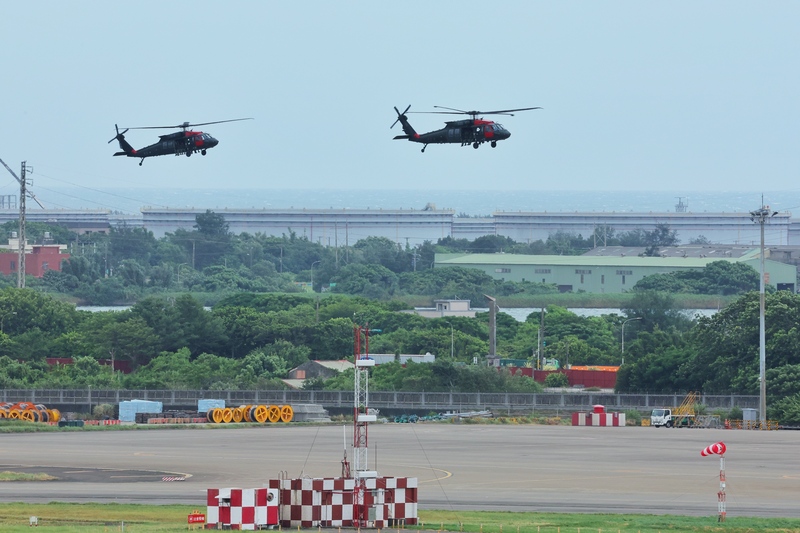 國軍漢光39號實兵操演26日首度在桃園機場進行反空機降演練，桃機公司表示，航班已配合提早進行調度。中央社記者吳睿騏桃園機場攝  112年7月26日 (圖：中央社)