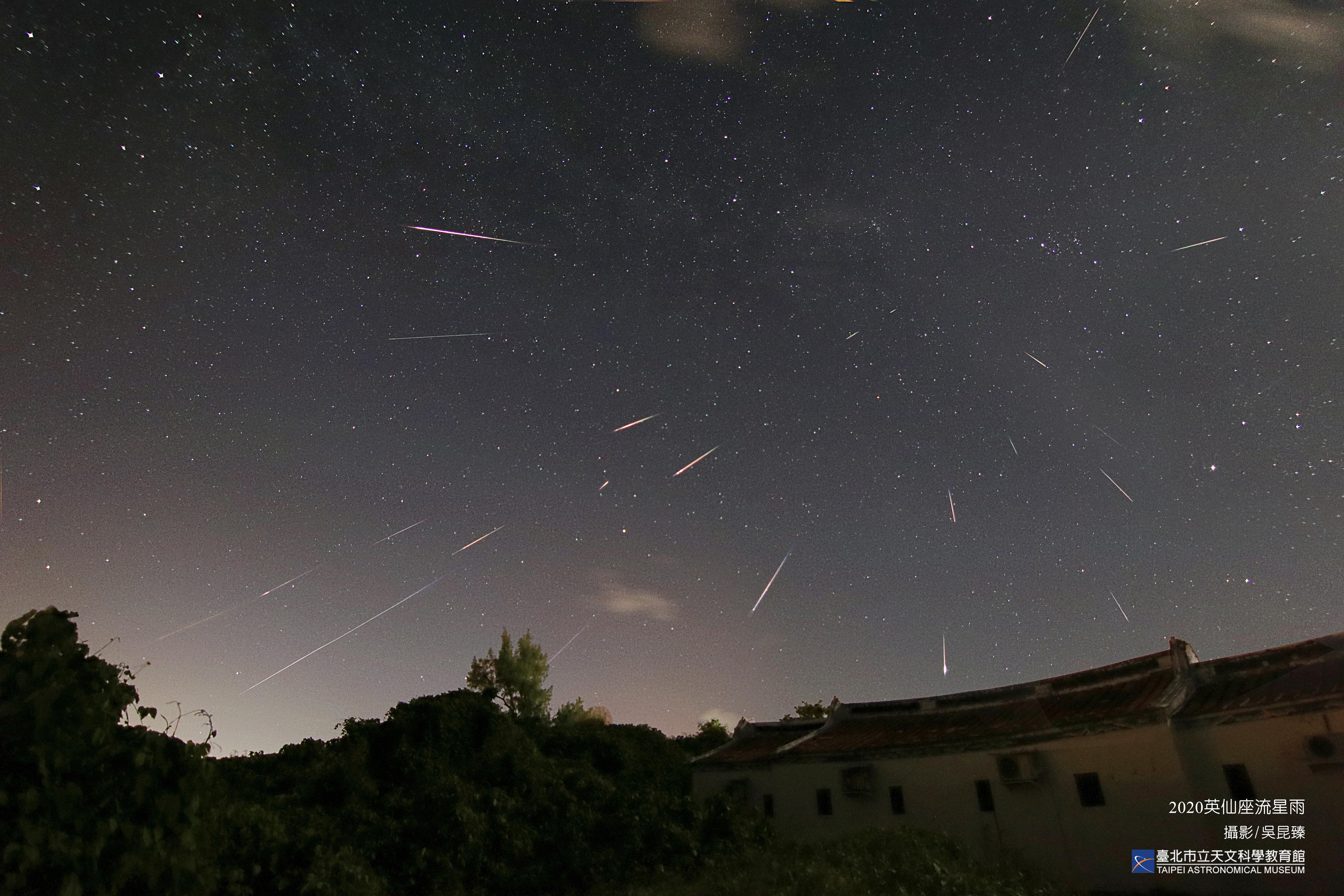 台北市天文館28日表示，8月13日夜間的英仙座流星雨極大，預計每小時天頂流星數(ZHR)可達到100顆，而且月相近朔，月光對觀賞流星幾乎沒有影響，是近年觀賞條件最佳的一次。(圖:台北市天文館)