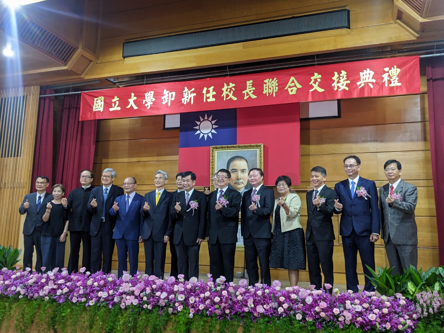 教育部1日於教育部體育署3樓大禮堂舉行國立大學卸、新任校長聯合交接典禮。(陳念宜 攝)