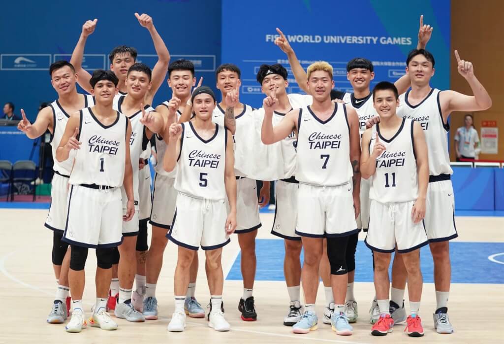 台灣隊31日在成都世大運男子籃球預賽，以97比84力克中國隊。（大專體總）