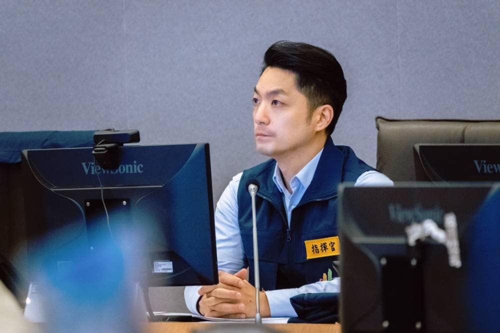 台北市長蔣萬安聽取台北市卡努颱風工作會報。(圖:蔣萬安臉書)