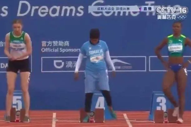 索馬利亞女子100公尺選手阿里(Nasra Abukar Ali)(中)。(網路圖片)