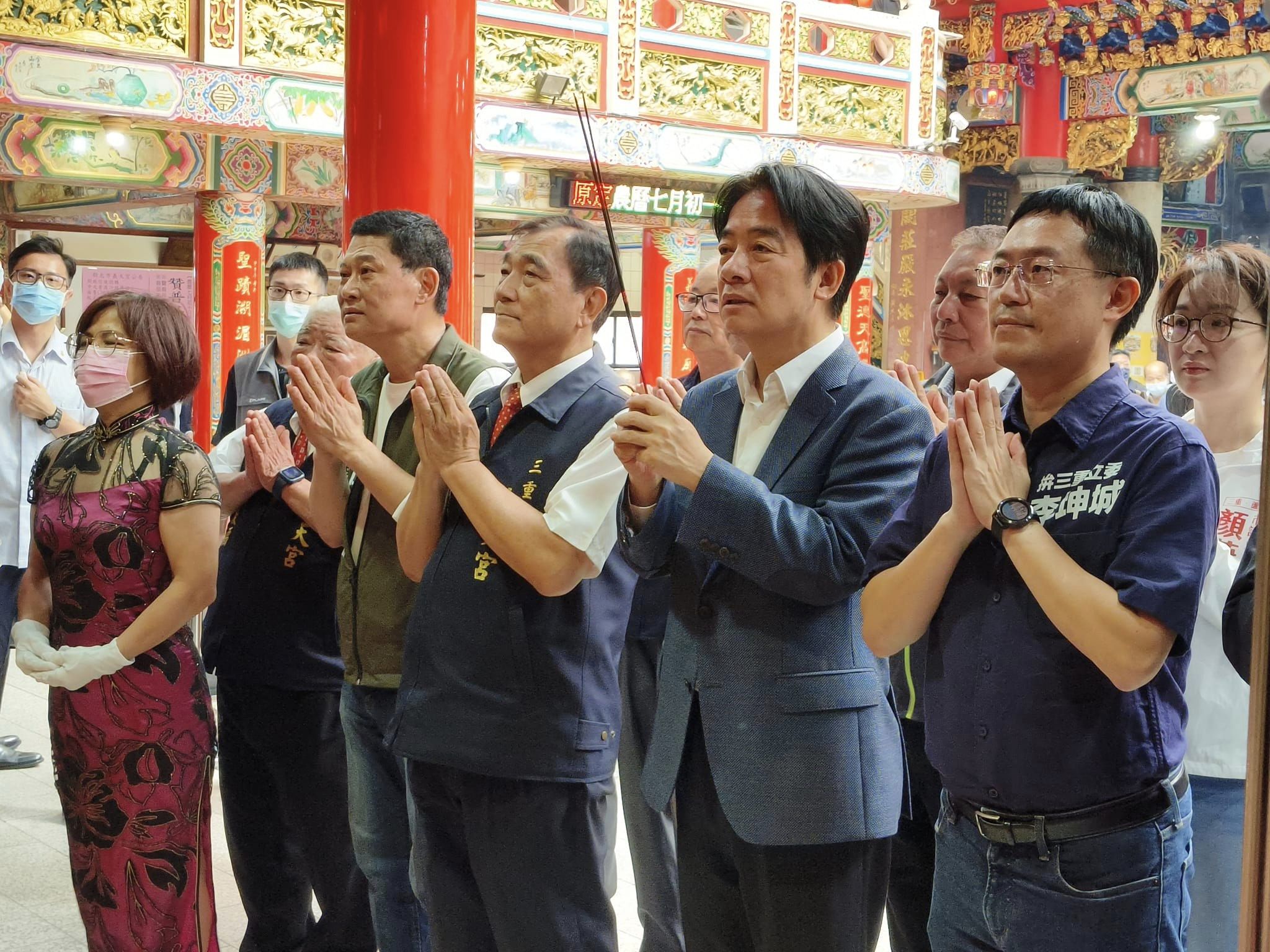 副總統賴清德5日赴三重義天宮參香。(三重義天宮臉書)
