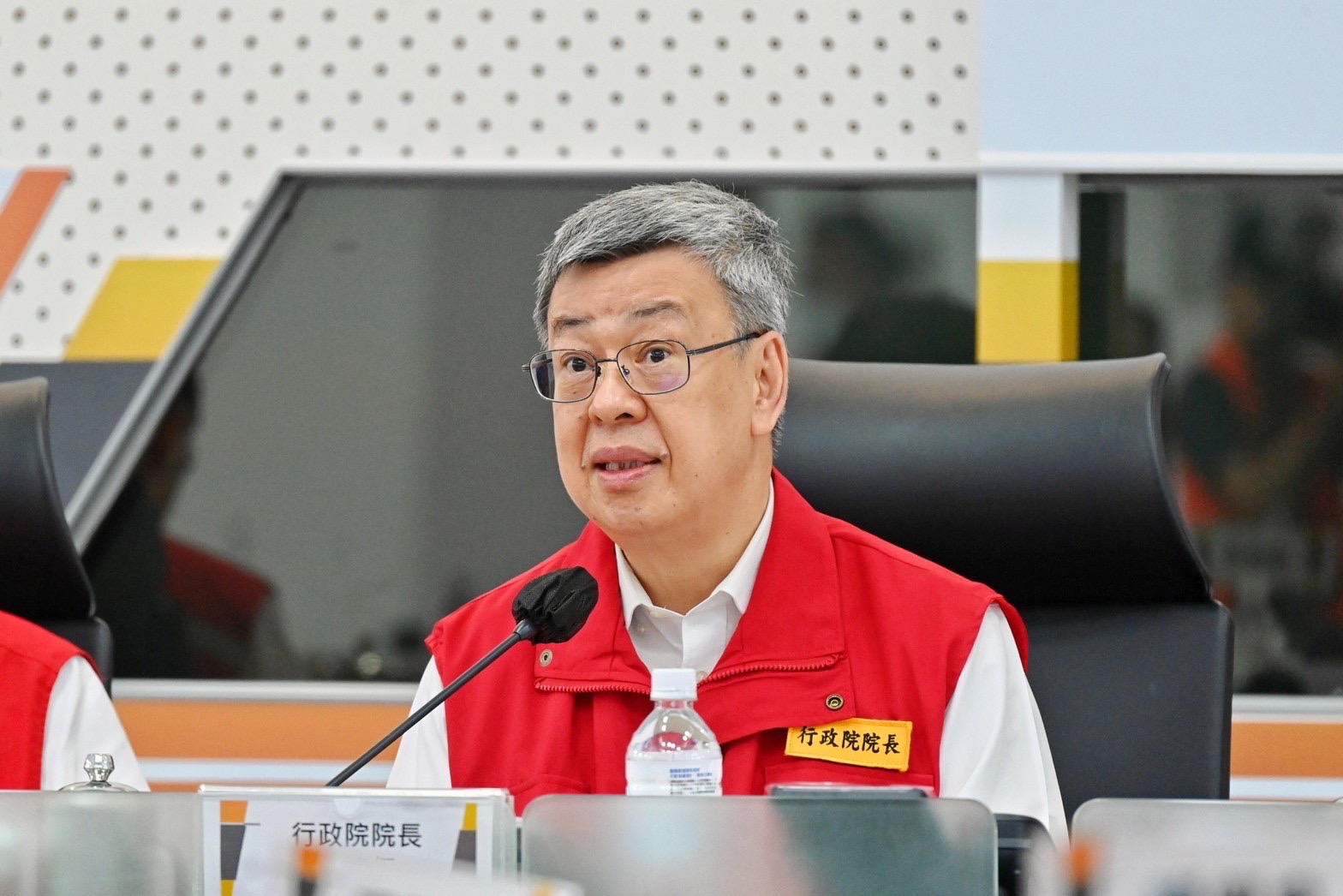 行政院長陳建仁要求各部會啟動防颱整備作業，並指示行政院災害防救辦公室邀各部會召開前置情資研判會議。(圖：行政院)