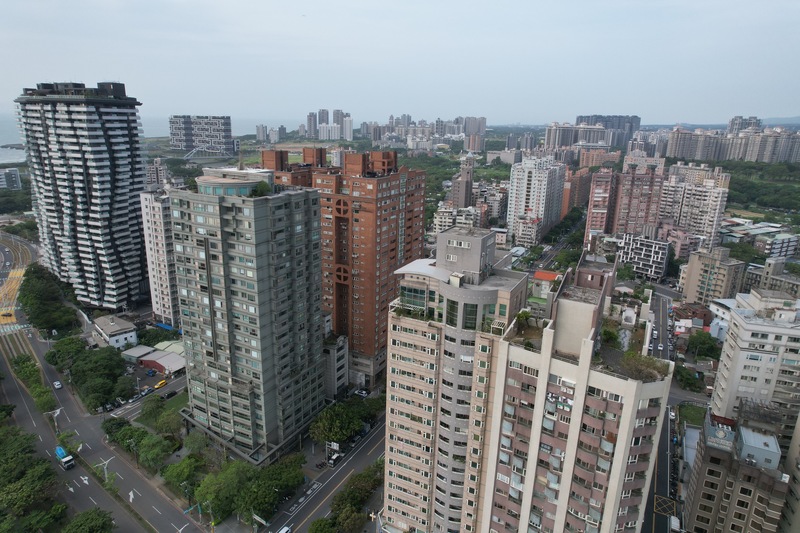 內政部7日公布，一次性補貼新台幣3萬元的中產以下自用住宅貸款戶支持專案，第2期合格戶約10萬戶，累計核定逾35萬戶。圖為新北市淡水區房屋。 (圖：中央社)