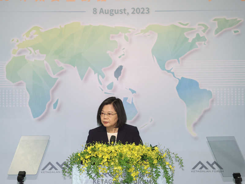 「凱達格蘭論壇：2023印太安全對話」8日在台北君悅酒店舉行，總統蔡英文（圖）上午出席開幕式致詞。 (圖：中央社)