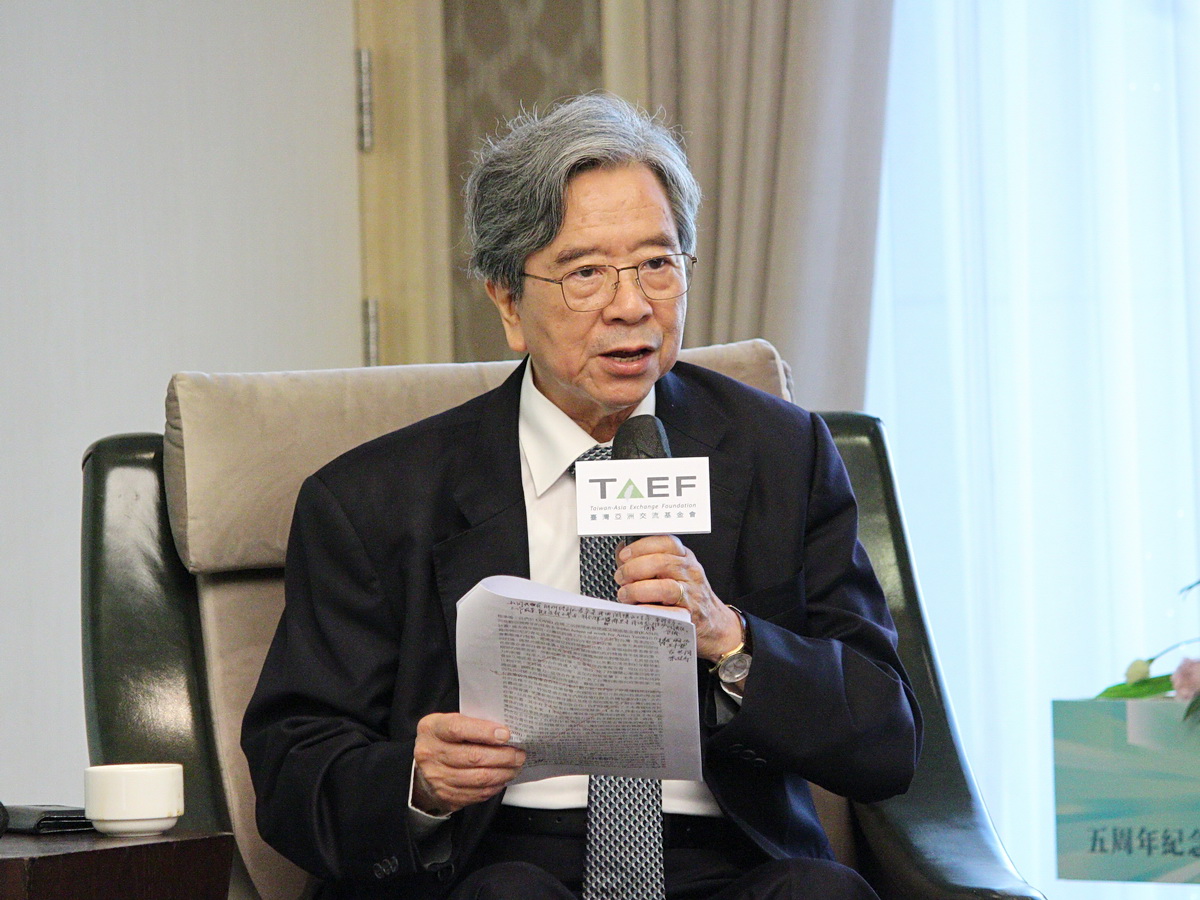 台灣亞洲交流基金會董事長蕭新煌9日在新南向政策七年有成論壇上表示，新南向政策推動至今已達成趨吉避凶、有利可圖、友誼可貴三大目標 (央廣記者王照坤 攝)