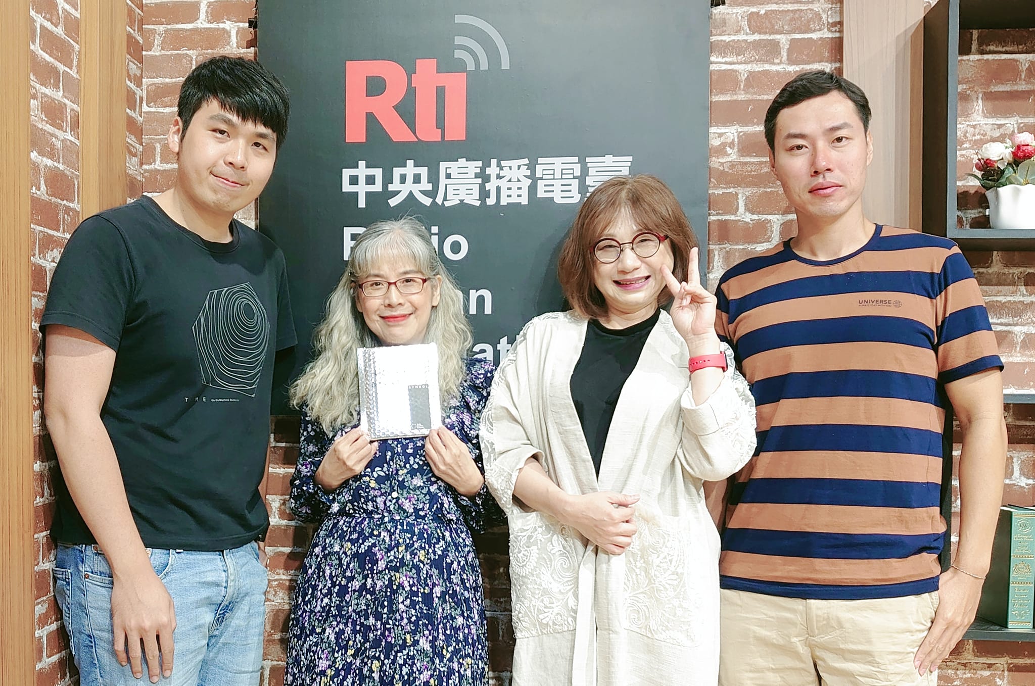 Voice to the World主持人黃介文專訪 Go Go Machine Orchestra 跑跑機器人樂團