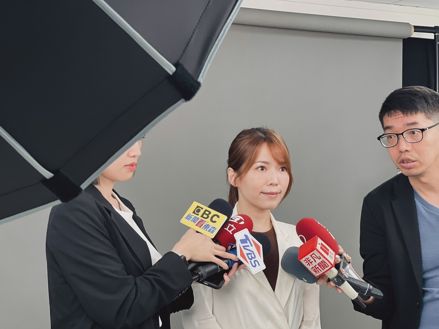 民眾黨總統參選人柯文哲競選辦公室發言人陳智菡14日表示，相信新竹市長高虹安會提出更多證據證明清白。(柯辦提供)