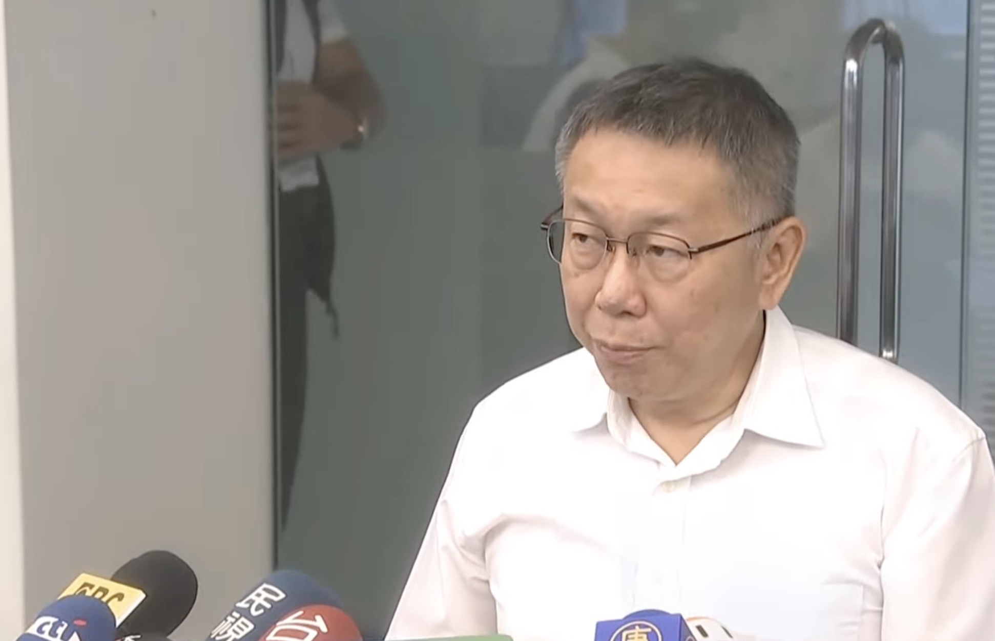 台灣民眾黨主席柯文哲17日上午被媒體詢問錄音檔一事時表示，音檔偽造得太爛，世界上惡劣的事太多。(資料照/林詠青 攝)