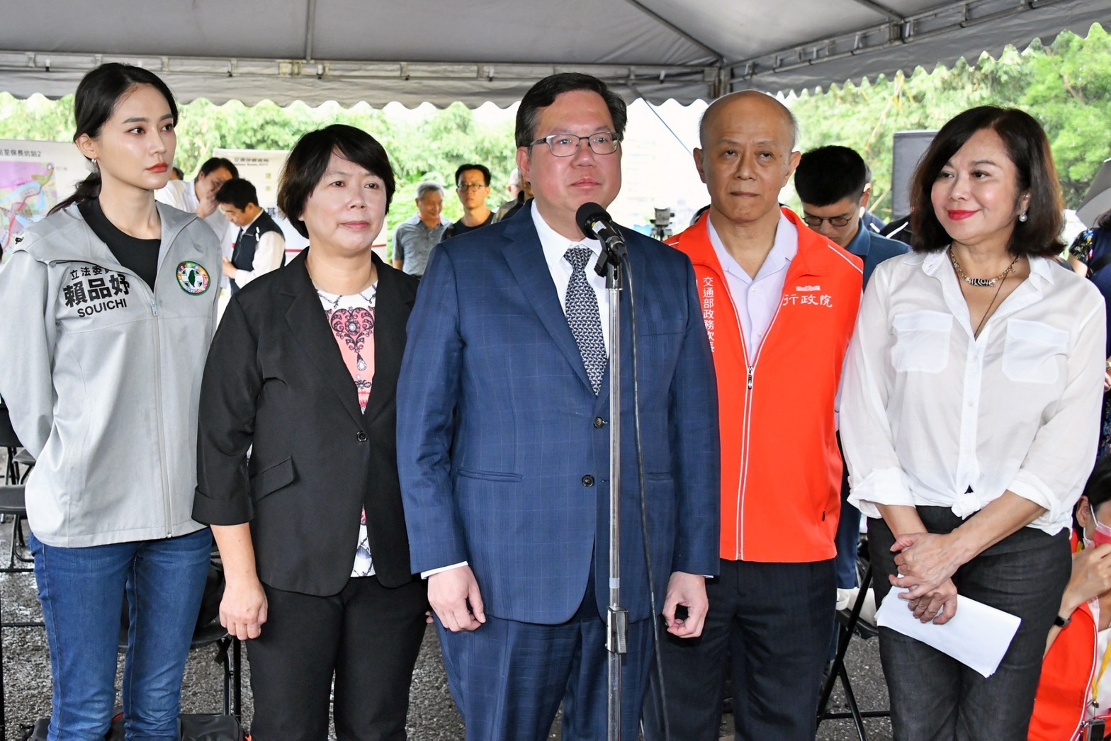 藍營緊咬雲豹公司發展綠能讓綠營發財，行政院副院長鄭文燦表示，不要污名化綠能發展。(行政院提供)