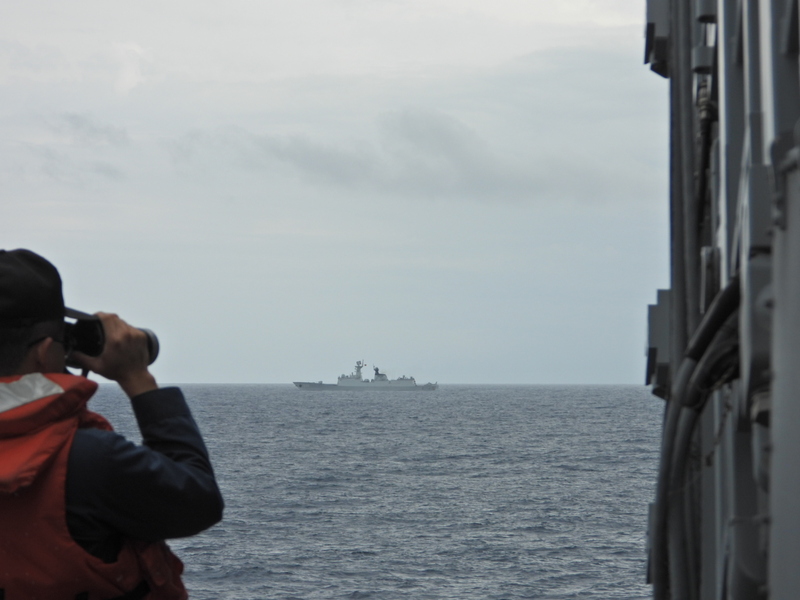 中共19日宣布對台軍演，海軍田單艦監控共軍徐州艦。(海軍司令部提供)(圖：中央社)
