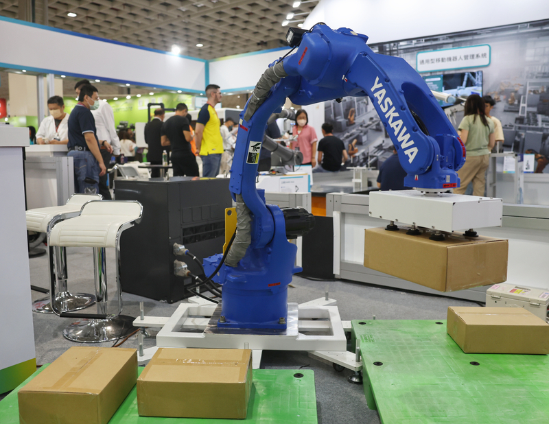 勞動部勞動及職業安全衛生研究所9日發布「數位科技對勞動市場影響研究：以民生服務業為例」。(圖：中央社)