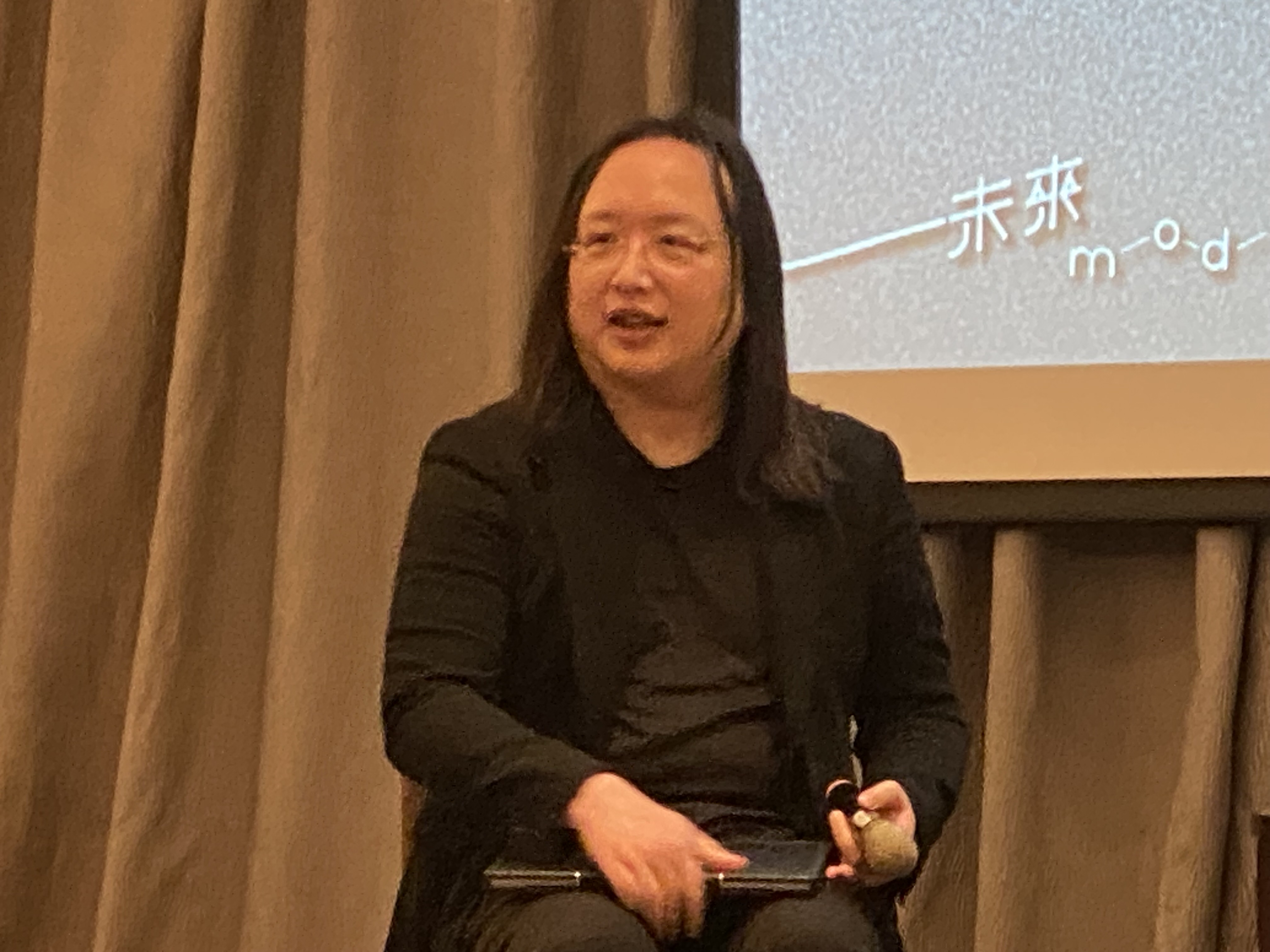 數位部長唐鳳25日回應外界對數位部防詐作為的期待，宣布將於9月底，推出政府專用的短碼簡訊平台「111」。(吳琍君攝)