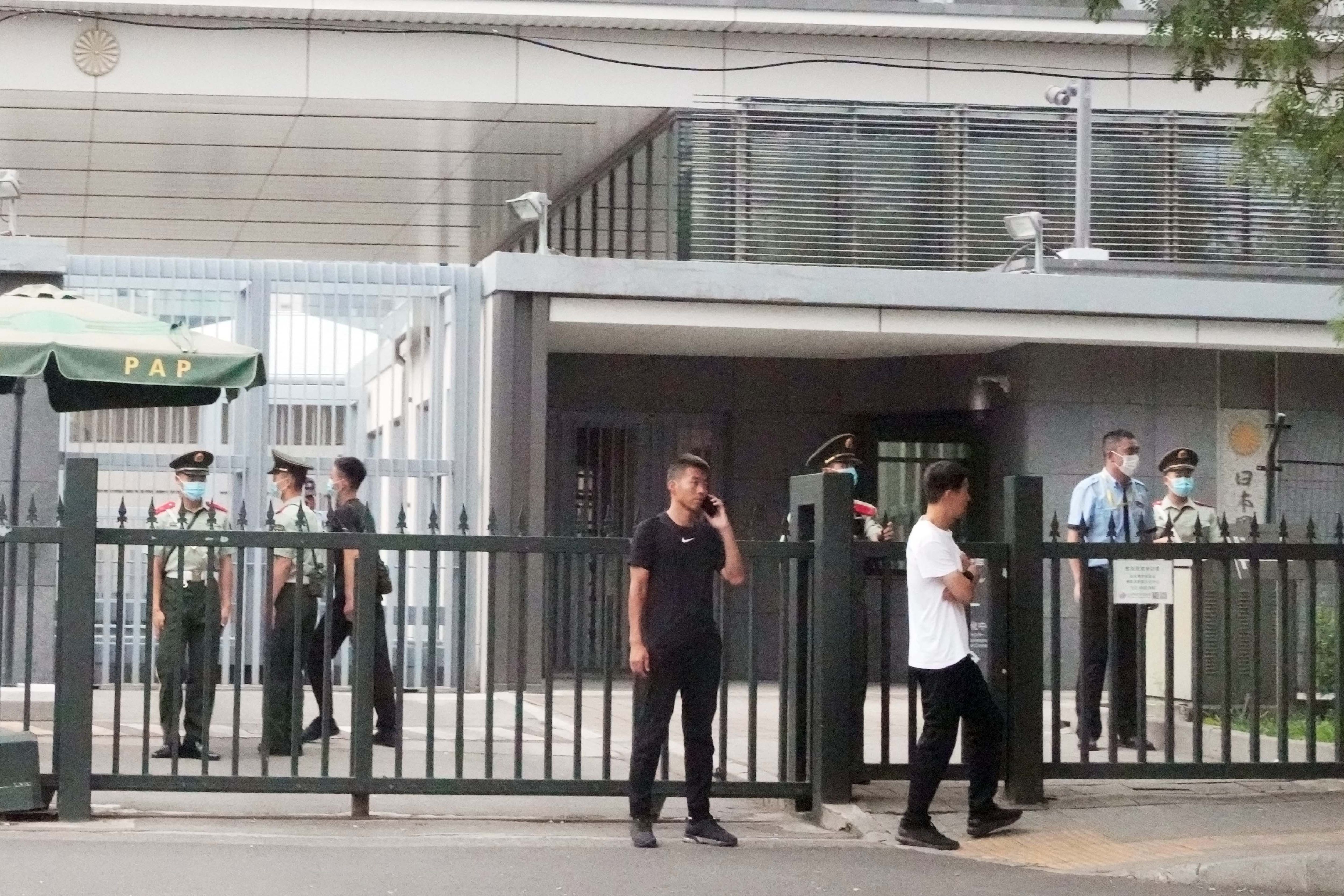 日本駐北京大使館 27日警戒升級。(AFP)