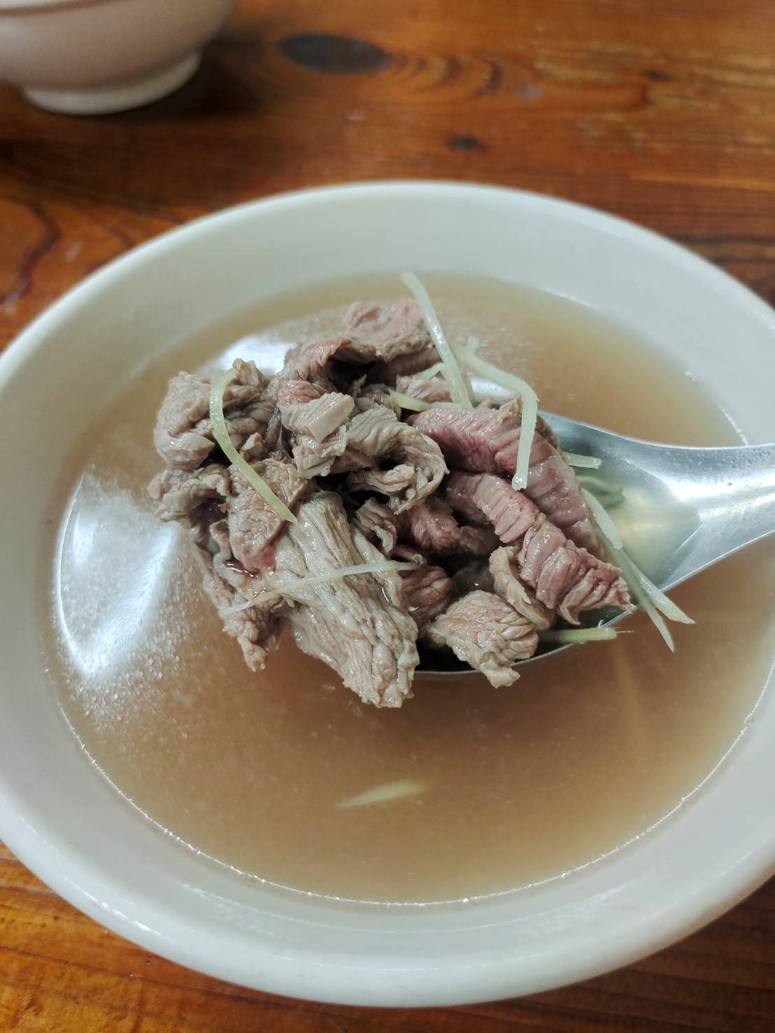 牛肉湯備受民眾喜愛。(夏治平攝)