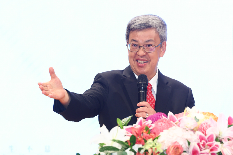 高端COVID-19疫苗技轉授權WHO，行政院長陳建仁對此表示，這代表台灣生醫產業在國際上得到重視，我們產品絕不輸人，但政府要有很好的法規來保障研發成果。(圖：中央社)