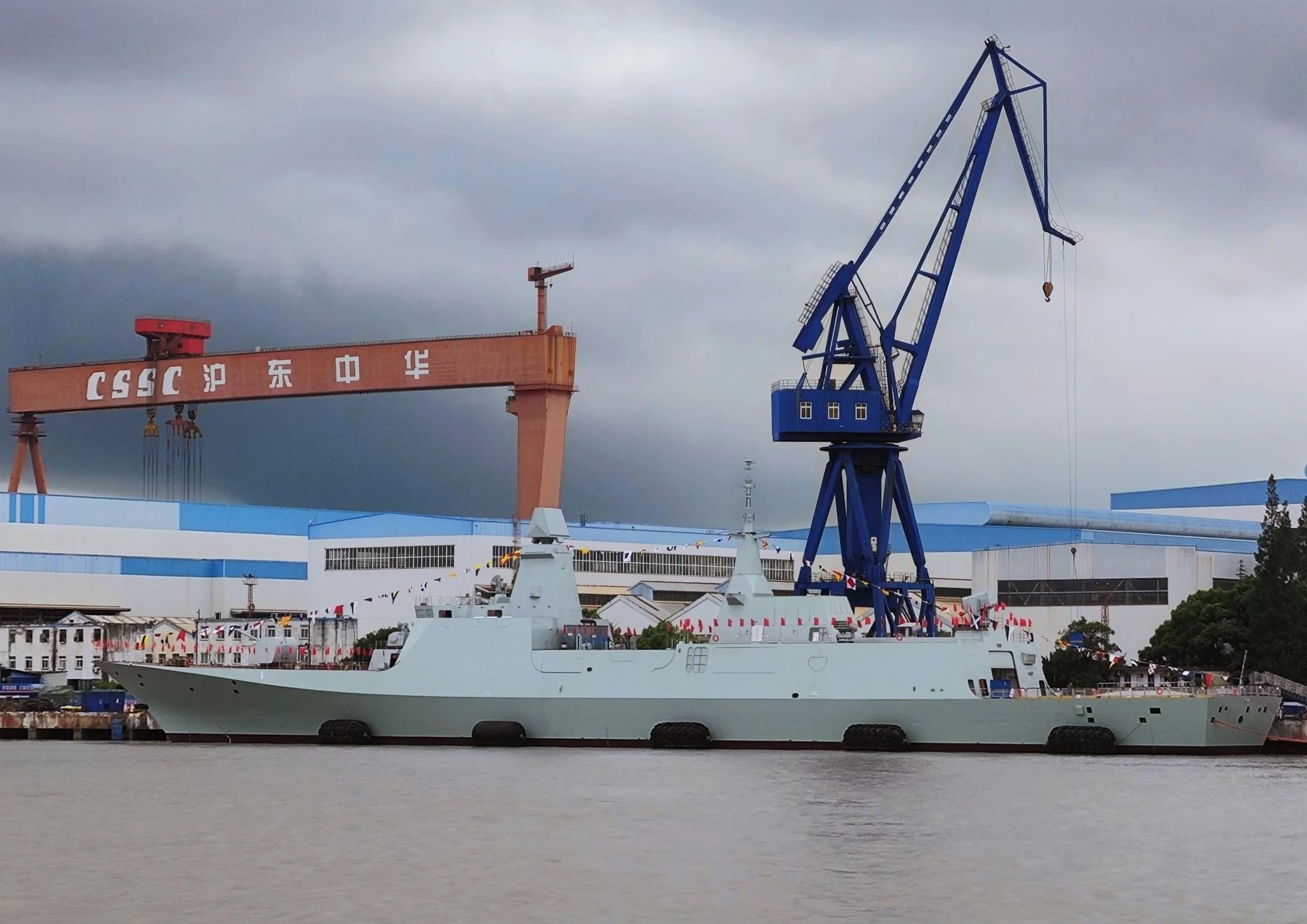 中國首艘054B型飛彈巡防艦。 (圖:微博)