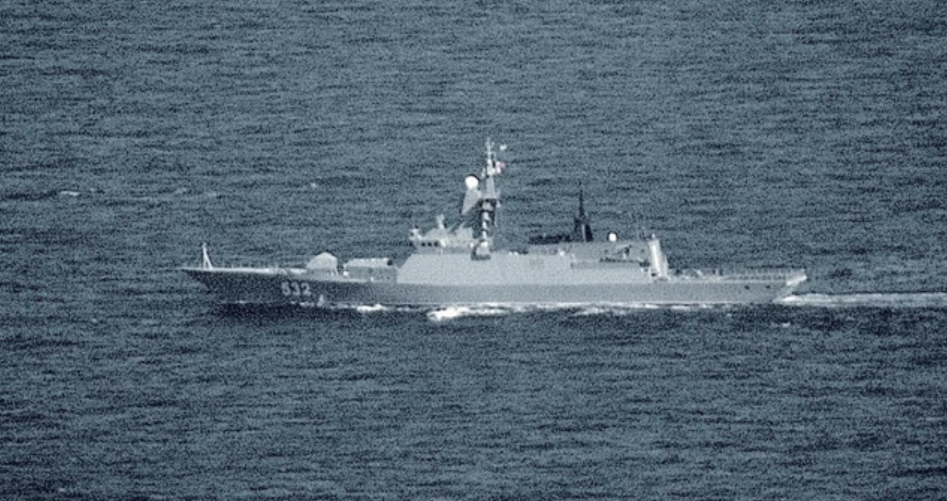 英國軍艦和巡邏機在該國水域附近監測到數艘俄羅斯船艦。（圖擷取自Royal Navy）