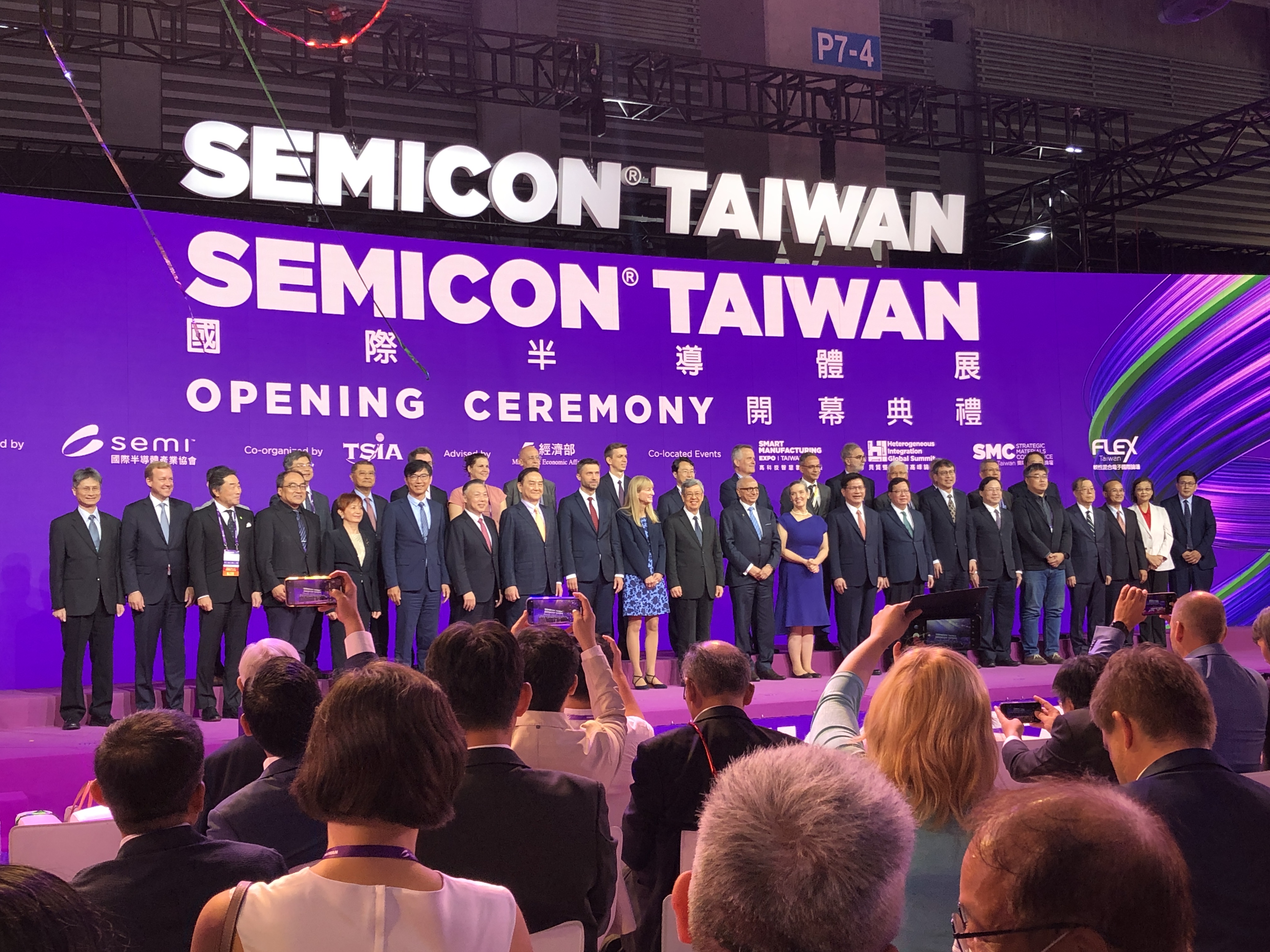 全台年度最大半導體盛事SEMICON Taiwan 2023於6日舉行開幕式，包括行政院院長陳建仁、副院長鄭文燦、總統府秘書長林佳龍、數位部次長李懷仁、經濟部次長林全能，美國在台協會處長孫曉雅、SEMI台灣區總裁曹世綸以及業者包括鈺創董事長盧超群、日月光投控營運長吳田玉等人皆出席。(楊文君攝)