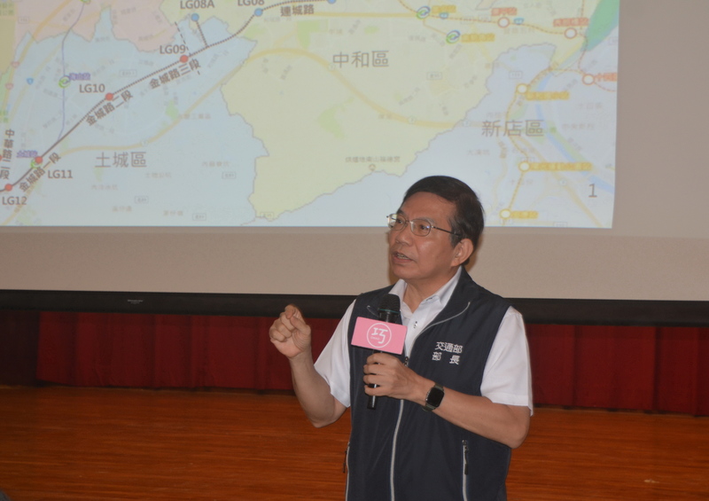 交通部長王國材（圖）9日現身新北市樹林區，參加民進黨立委蘇巧慧主辦的施政願景說明會，並接受媒體訪問。 (圖：中央社)